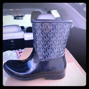 Michael kors rain boot